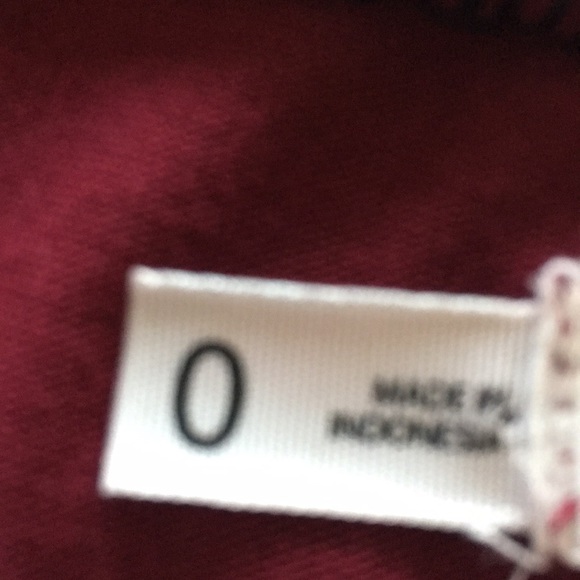 A cute long sleeved shirt with an opening - Picture 3 of 4